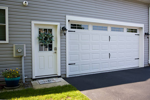 24/7 Emergency Garage Door Panel Replacement experts in Pimmit Hills, VA